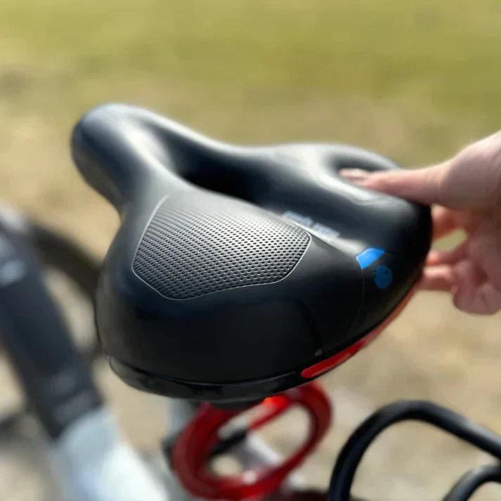 Bequemer Fahrradsattel mit LED-Rücklicht • Extra breite, stoßdämpfende Sattelkomfort