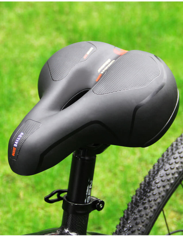 Bequemer Fahrradsattel mit LED-Rücklicht • Extra breite, stoßdämpfende Sattelkomfort
