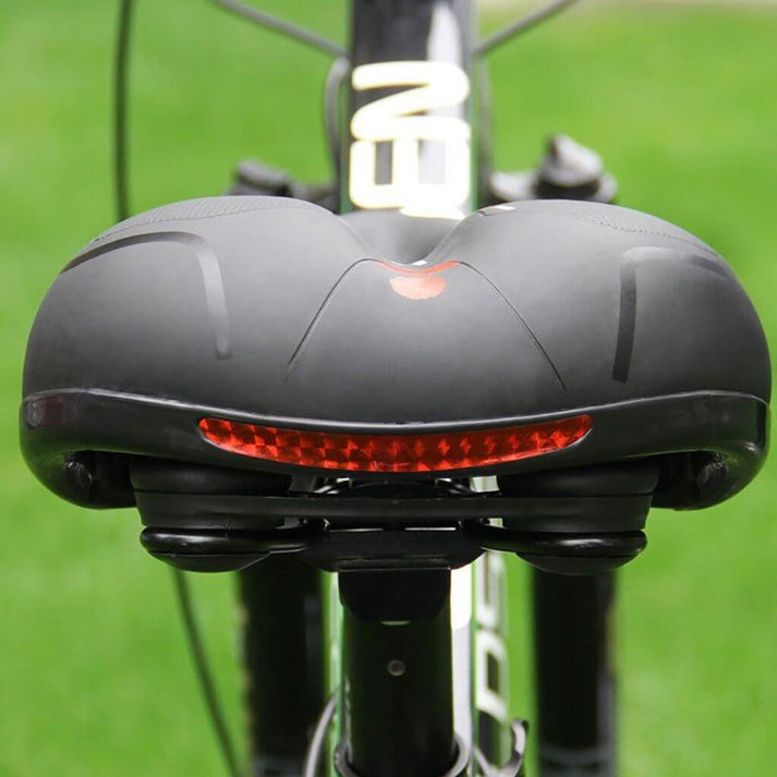 Bequemer Fahrradsattel mit LED-Rücklicht • Extra breite, stoßdämpfende Sattelkomfort